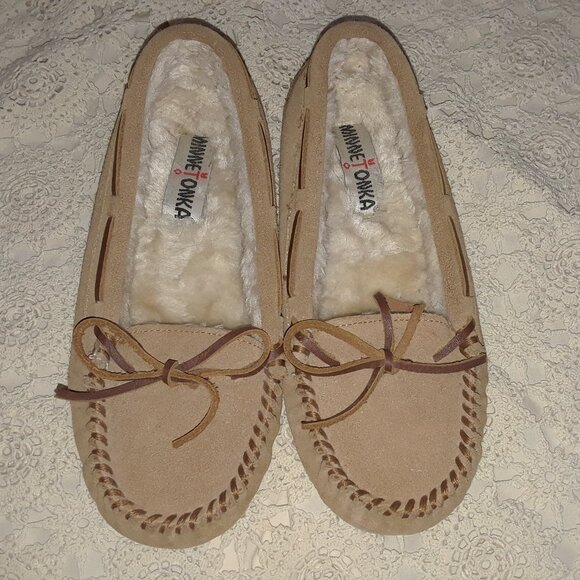 Minnetonka Brown Suede Slipper Moccasins with White Lining - Picture 1 of 8